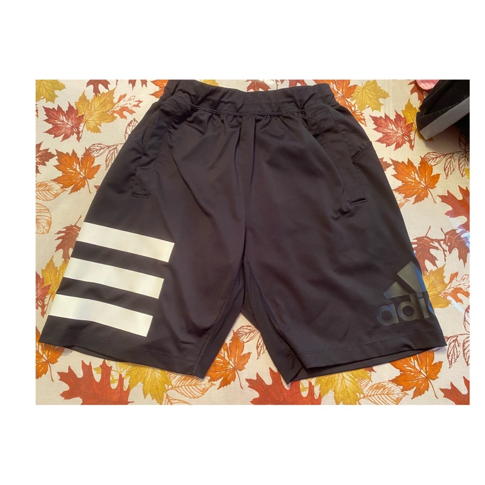 Adidas man short size m